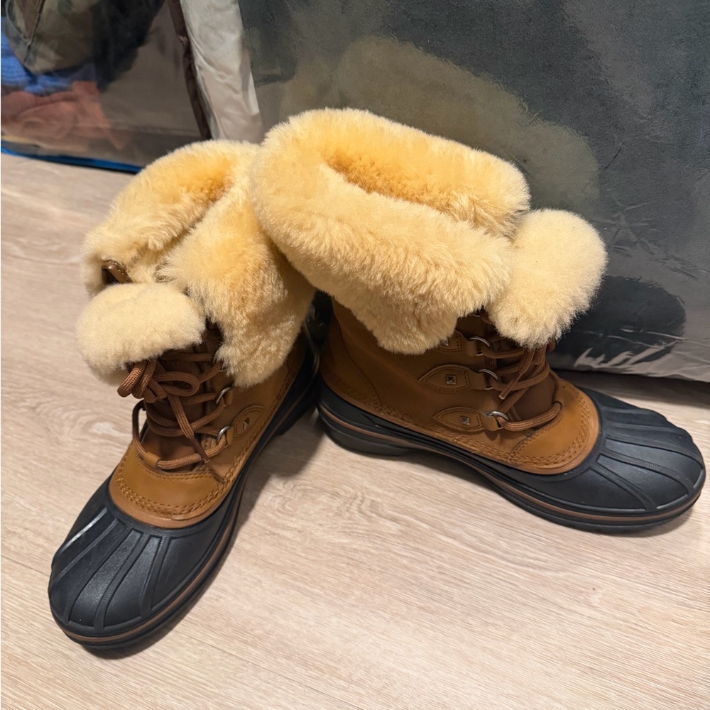 CROCS Women's Brown and Black Winter Boots